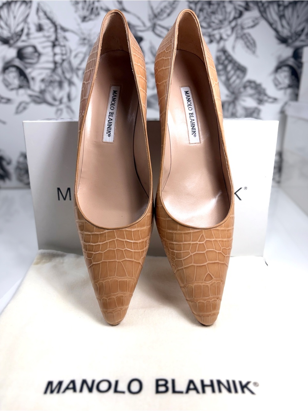 Manolo Blahnik Tan “Mandello” 50mm Embossed Alligator Kitten Heel, Sz 40.5/10.5